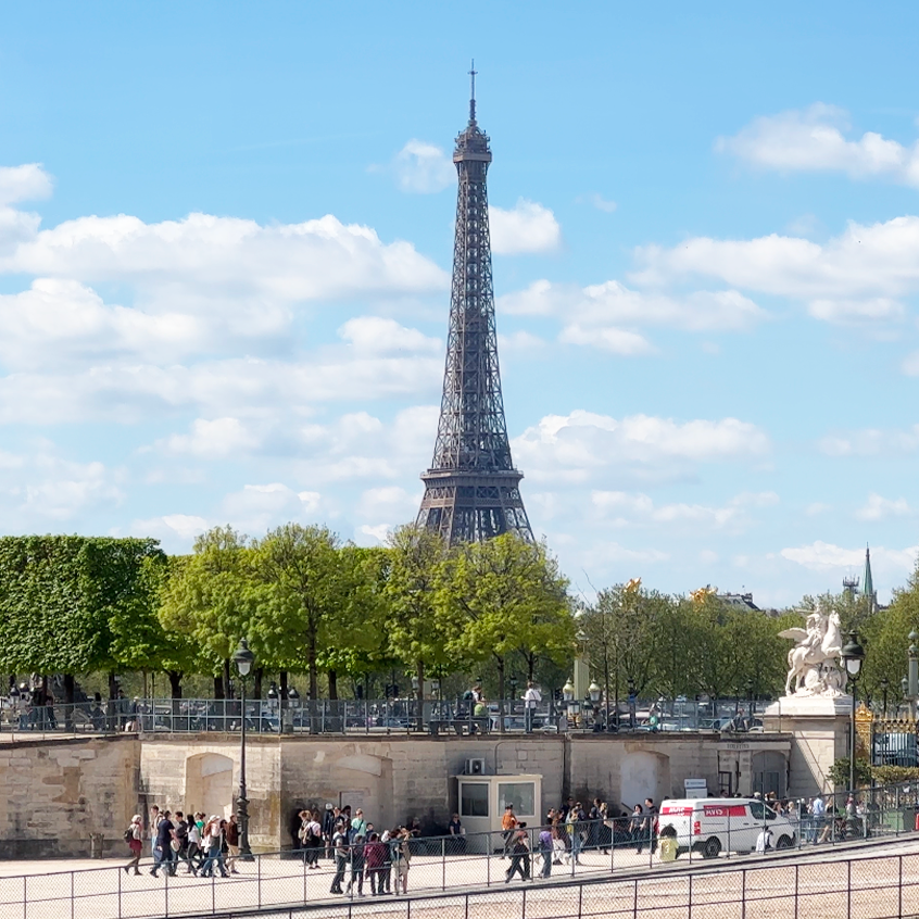 Piramide del museo del Louvre