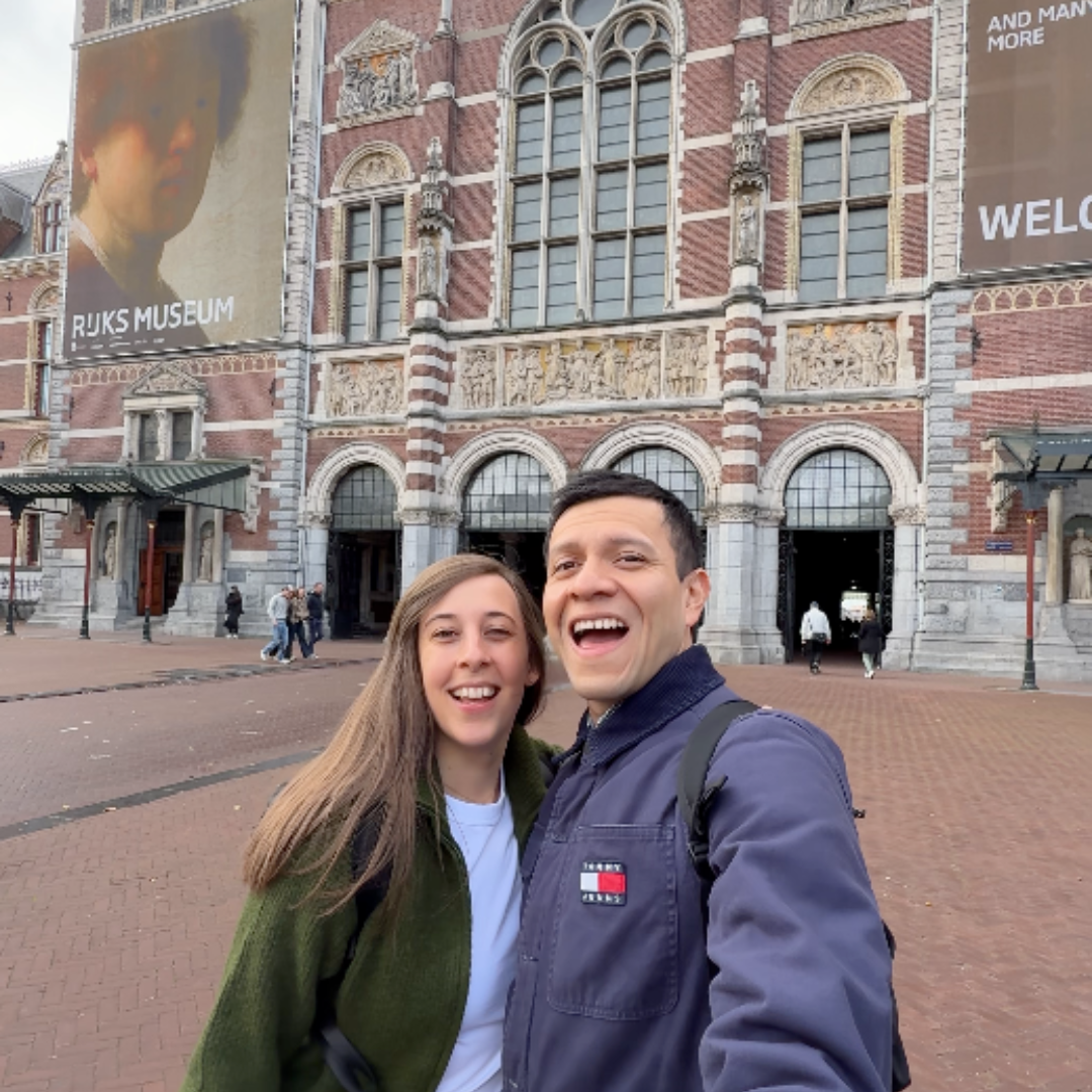 Piramide del museo del Louvre
