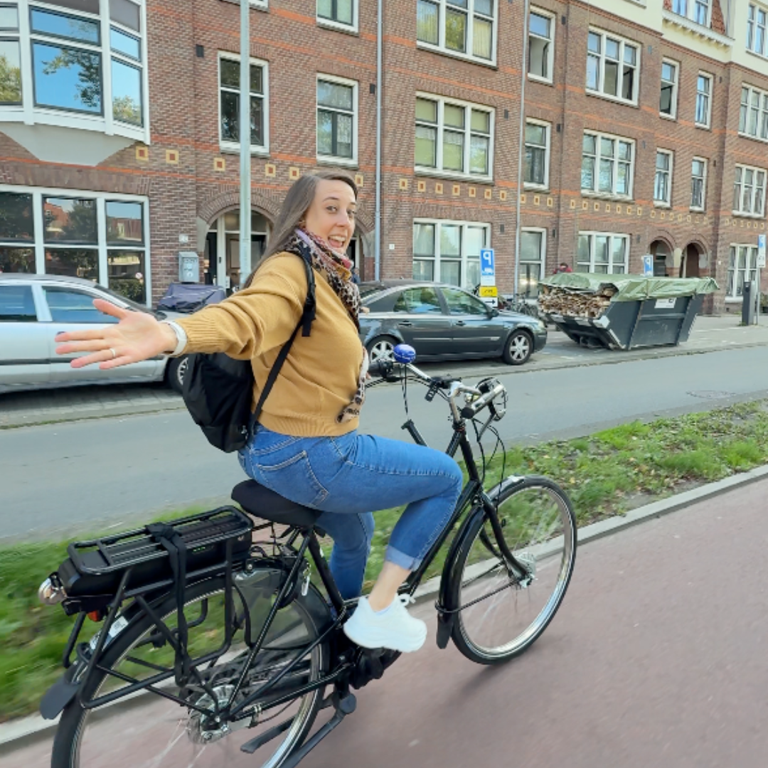 Rentar una bicicleta en Ámsterdam.