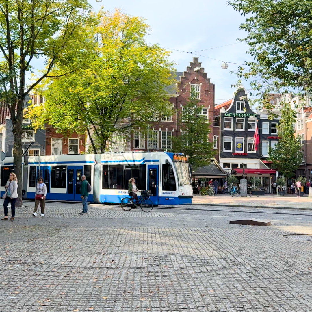 Piramide del museo del Louvre