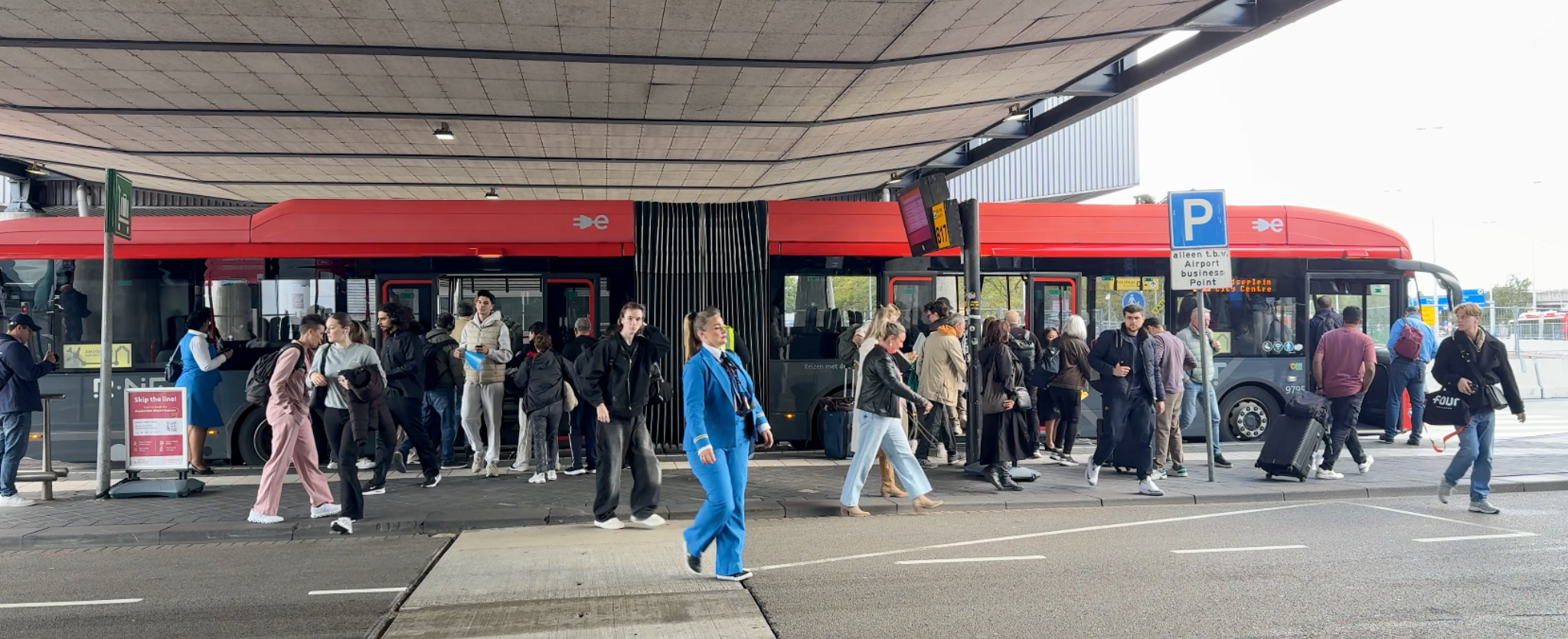 Bus para ir del aeropuerto de Ámsterdam hacia el centro.