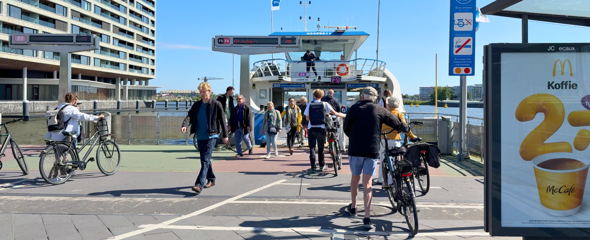 El ferry en Ámsterdam.