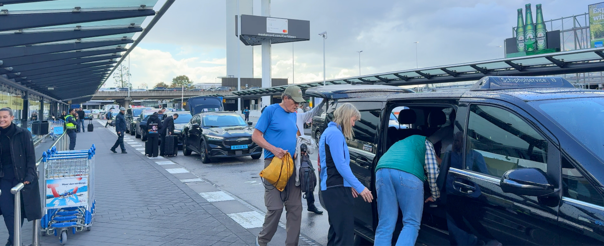 Taxi para ir del aeropuerto de Ámsterdam hacia el centro.