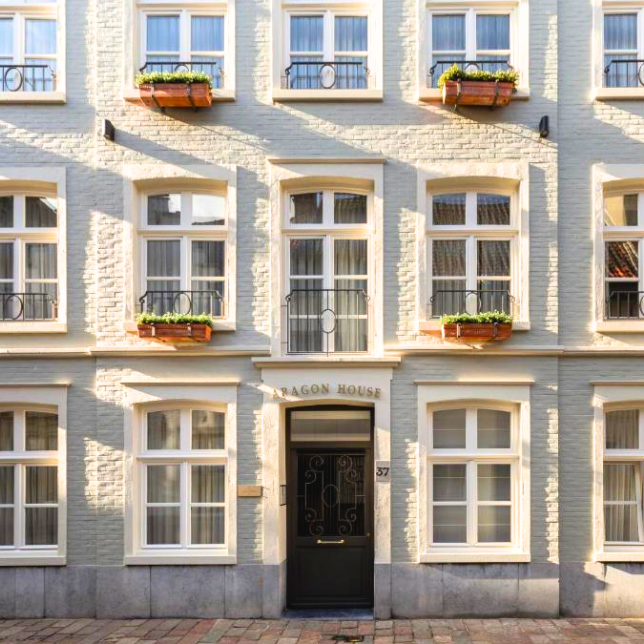 Fachada del Hotel Aragon en brujas